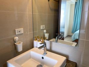 Mactan Newtown Seaview Condo by Cebu Pigmom