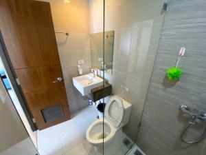 Mactan Newtown Seaview Condo by Cebu Pigmom