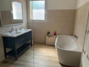 Maisons de vacances Les Reflets dAngele Terrasse XXL a Sete : photos des chambres