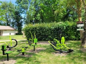 Campings Chalet PMR avec Terrasse - 4 Pers, 2 Chambres - API-1-52-596 : photos des chambres