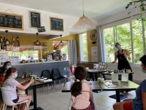 Campings Chalet PMR avec Terrasse - 4 Pers, 2 Chambres - API-1-52-596 : photos des chambres