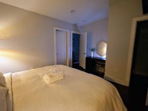 Beautiful, Chic, One Bed, One Full Bath, One Half-Bath Metro Accessible with Free Parking