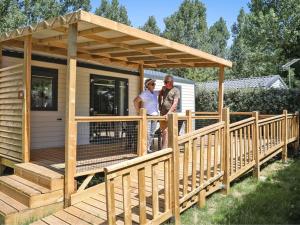 Campings Mobil home PMR avec terrasse - 2 ch, 4 pers - API-1-52-479 : photos des chambres
