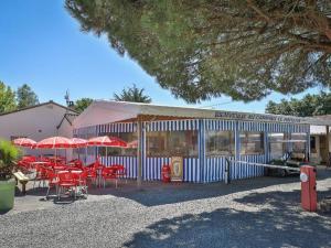 Campings Mobil home PMR avec terrasse - 2 ch, 4 pers - API-1-52-479 : photos des chambres