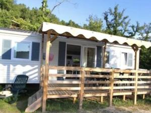 Mobil-home 35m² avec terrasse pour 8 personnes, accès handicapé - API-1-52-384