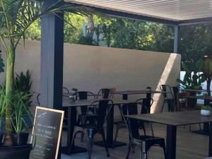 Mobil-home 35m² avec terrasse pour 8 personnes, accès handicapé - API-1-52-384