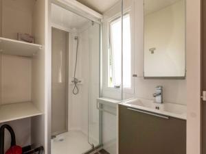 Mobil home avec terrasse pour 6 personnes - API-1-52-389