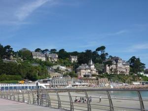 Appartement vue plage avec parking privé - FR-1-542-76