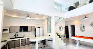 LUMALAND Luxury Pool Villa Pattaya Walking Street 8 Bedrooms