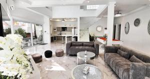 LUMALAND Luxury Pool Villa Pattaya Walking Street 8 Bedrooms