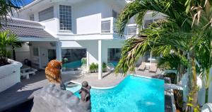 LUMALAND Luxury Pool Villa Pattaya Walking Street 8 Bedrooms