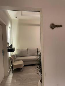 شقة فندقية من غرفة نوم وصالة بمدخل ذكي قرب البوليفارد