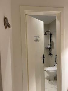 شقة فندقية من غرفة نوم وصالة بمدخل ذكي قرب البوليفارد