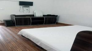 THE MANOR Hotel and Restaurant