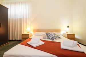 La Pietra di Oira - vista e accesso al lago