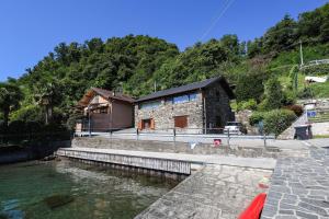 La Pietra di Oira - vista e accesso al lago