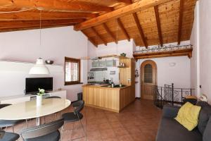 La Pietra di Oira - vista e accesso al lago