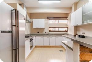 Contemporary 2 bedroom furnished serviced apartment in Lavington Nairobi