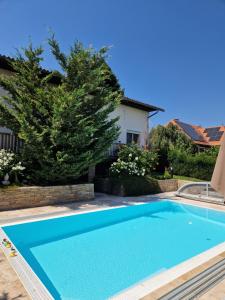 Ferienwohnung mit Pool an der Apfelstraße