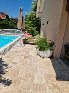 Ferienwohnung mit Pool an der Apfelstraße