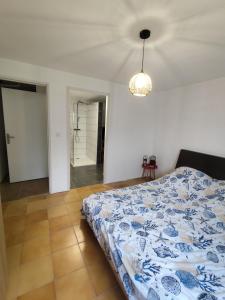 Sejours chez l'habitant Chambre a louer de 2 a 5 personnes : Chambre Double avec Salle de Bains Privative