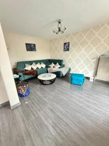 Tout le monde sous le meme toit - 10 voyageurs - 25 mn europapark