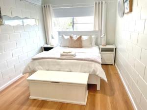 Beachside Family Unit 2 mins walk to beach partial ocean view