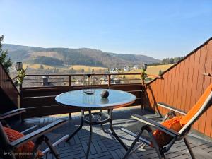 Tannenherz mit Balkon & Bergblick & Nähe Hillebachsee & 2 Schlafzimmer