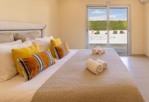 Cascais Accommodations Series