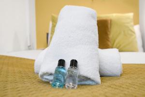 Charming 2 Bedroom City - Centre Flat with Sunny Patio