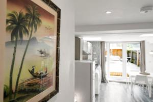 Charming 2 Bedroom City - Centre Flat with Sunny Patio