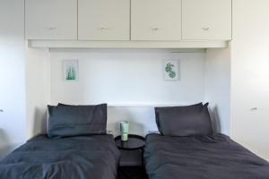Extended Visits Modern Home with Parking, sleeps 5
