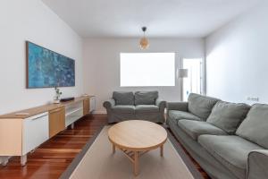 Singular Bilbao Flat