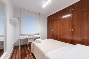Singular Bilbao Flat