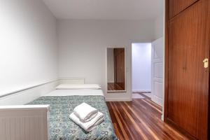 Singular Bilbao Flat