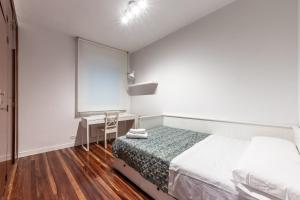 Singular Bilbao Flat