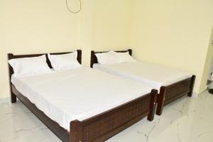 SRI NAVANEETHA KRISHNA MAHAL & RESIDENCY Ac