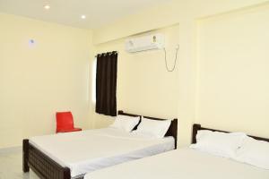 SRI NAVANEETHA KRISHNA MAHAL & RESIDENCY Ac