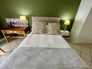 Escape to 205 in Stellenbosch central-free parking