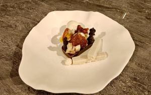 Skylodge B&B - Bali Jungle Retreat with Fine Dining & Eco Pool