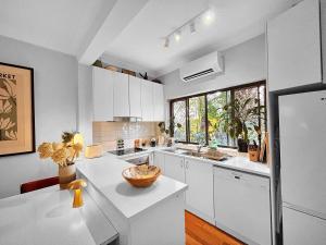 Bronte Beach 500m - 2BR - Rooftop with Ocean Views