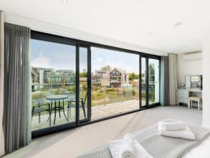 Pass the Keys Minety Lake lodge hot tub games room