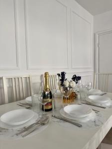 The Grand Palette - Luxury Central Apartment