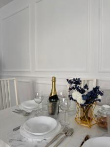 The Grand Palette - Luxury Central Apartment