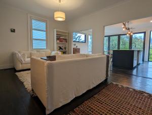 Your CBD Treetop Base | Parking, Wifi & Views