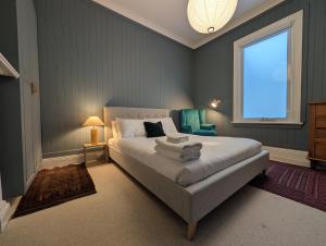 Your CBD Treetop Base | Parking, Wifi & Views