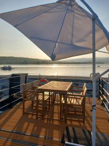 Yellow houseboat on Lake Maggiore