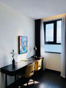 Em Apartment - Ocean and Lighthouse View, Sapphire Residence S2