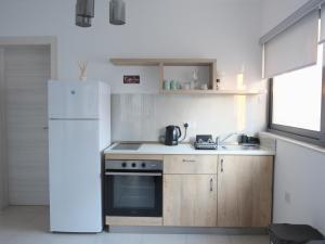 Luxurious one bedroom apartment by the beach close to st julians