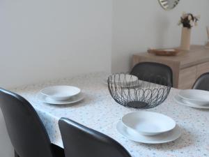 Luxurious one bedroom apartment by the beach close to st julians